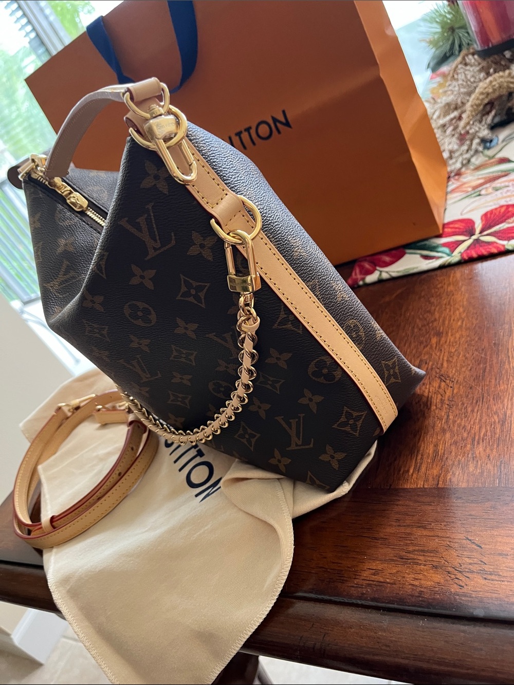 Louis Vuitton Monogram Canvas Multipass with Gold & leather Chain Detail - Picture 4 of 16